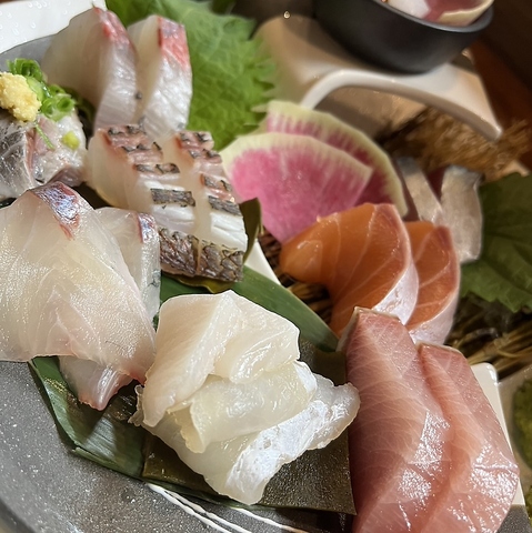 刺身、天ぷら、おでん、巻き寿司(あて巻き)など和食を中心にした居酒屋です！