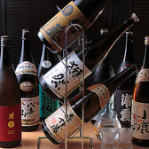 赤字覚悟の大サービスとして、厳選日本酒14種類を2時間飲み放題3000円でご提供。定番銘柄から希少酒まで揃え、日本酒好きの方にも満足いただける内容です。料理との相性を考えたラインナップで、宴会や飲み会にも最適。コストパフォーマンス重視の方にもおすすめできる特別プランです。