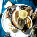 料理メニュー写真 ムール貝のヴァプール　オレンジワイン