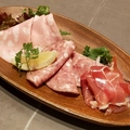 料理メニュー写真&nbsp;サラミと生ハム盛合わせ M