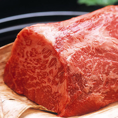 店内手切りの黒毛和牛を店内精米の炊き立てご飯で…