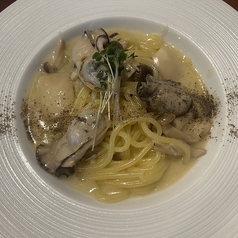 きのこと牡蠣のクリームピッツァ