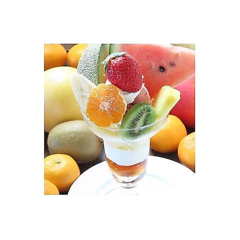 たっぷりフルーツが乗った本格的なパフェやこだわりの珈琲や紅茶が愉しめるお店♪