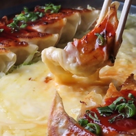 餃子×チーズタッカルビは肉汁とチーズの相性抜群です！