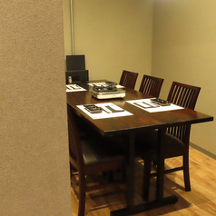 【2名様掛けテーブル×2】デートやご夫婦でのお食事に☆ゆったりとくつろげるお席です。