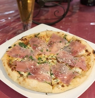 滝野川カブと生ハムのピッツア