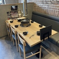 4名様掛けテーブル×8席4名様席7テーブル、6名様席を1テーブルご用意してます