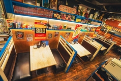 入口入ってすぐの4名様席にはオリジナルアミューズテーブルが付いてます！遊びながら飲める★