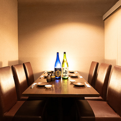 心の底からリラックスできるような、お店の内観に、雰囲気つくりを心がけております。お客さまには堅苦しさを感じずに、ゆったりとお食事を楽しんでいただきやすいつくりにさせていただきました。グループに人気の個室完備してますので、オリジナルの宴会をお楽しみください。各種クーポンや特典もご確認ください。