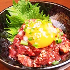 馬刺しユッケ