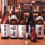 お酒も食材も季節の旬にこだわって仕入れています。日本酒や焼酎などスタッフにオススメを聞くのも◎