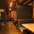 ゆったりソファーのボックス席×モダンな店内で大人な焼肉をお楽しみ下さい♪
