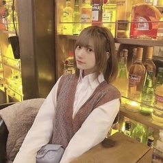 一階に4人用テーブルが11席あります。　　　　　　☆結婚式二次会やパーティー、貸切・記念日・ランチ・女子会に大人気、オススメです。天神・大名・福岡でビール ご飯 焼き鳥 焼鳥 焼肉 もつ鍋 居酒屋 チーズタッカルビ おすすめ 飲み放題　個室　カフェ　誕生日　肉　インスタ映え
