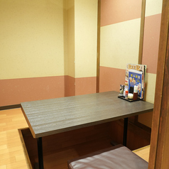 使い勝手の良いテーブル席は、2名～4名様でのご利用が最適！会社帰りや休日の同級会などに是非ご利用ください♪