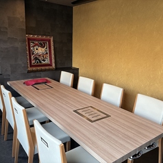 個室同士を連結することで20目様までの貸し切り宴会可能となっております。お気軽にお問合せくださいませ。