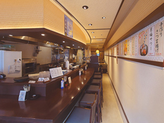 カウンター席。お1人様からお気軽にどうぞ。