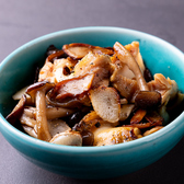 素材の良さを活かした自慢の料理。厳選されたワインや自慢のビールなどのドリンクと一緒に本格洋食をお楽しみください。