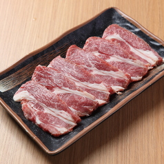 【独自の審査を通過した厳選仕入れ】肉厚でジューシー！臭みがなく柔らかい極上生ラムジンギスカンの写真