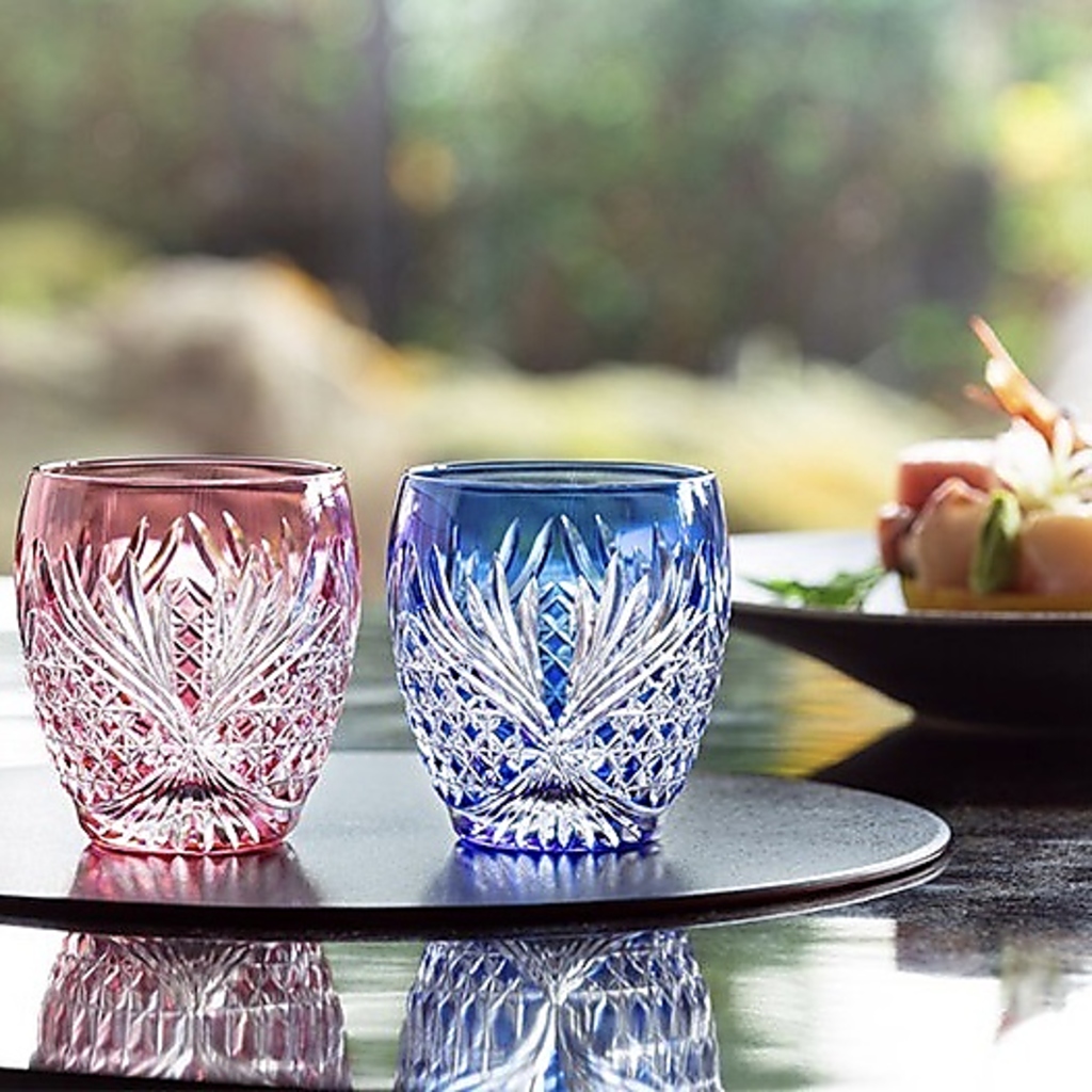 日本酒＜100cc＞量り売り。飲み比べをしながら楽しいお食事時間を。