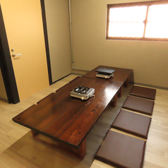 【10名様掛けテーブル×2】10名様までお座りいただける個室テーブル席を2席ご用意♪会社の宴会、ご家族でのお食事にも是非ご利用ください。