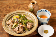 「炭の香り」を堪能する締め蕎麦！すき焼きスタイルで