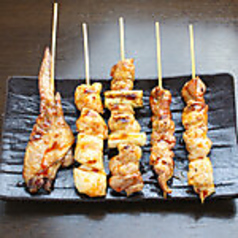 炭火で一気に焼き上げる焼き鳥・焼きとんをベストな状態でご提供の写真