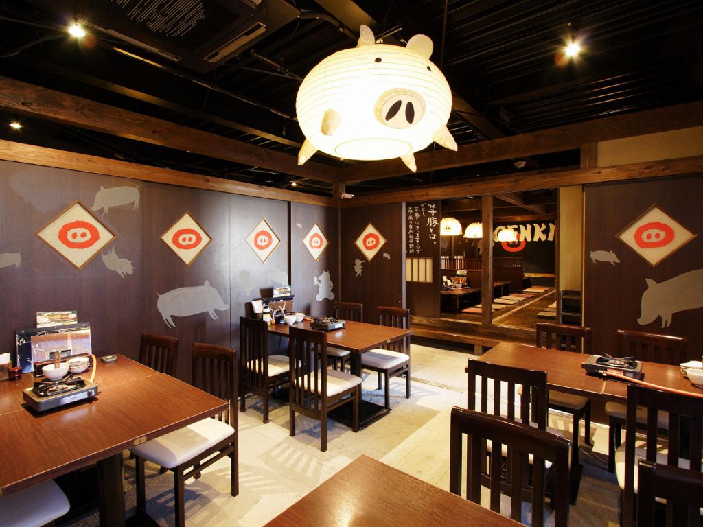 おいしい芋豚料理が豊富に味わえると評判の【とん】