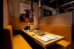 ゆったりと寛げるテーブルのお席をご用意しております。ご家族やご友人とのお食事に是非ご利用ください。