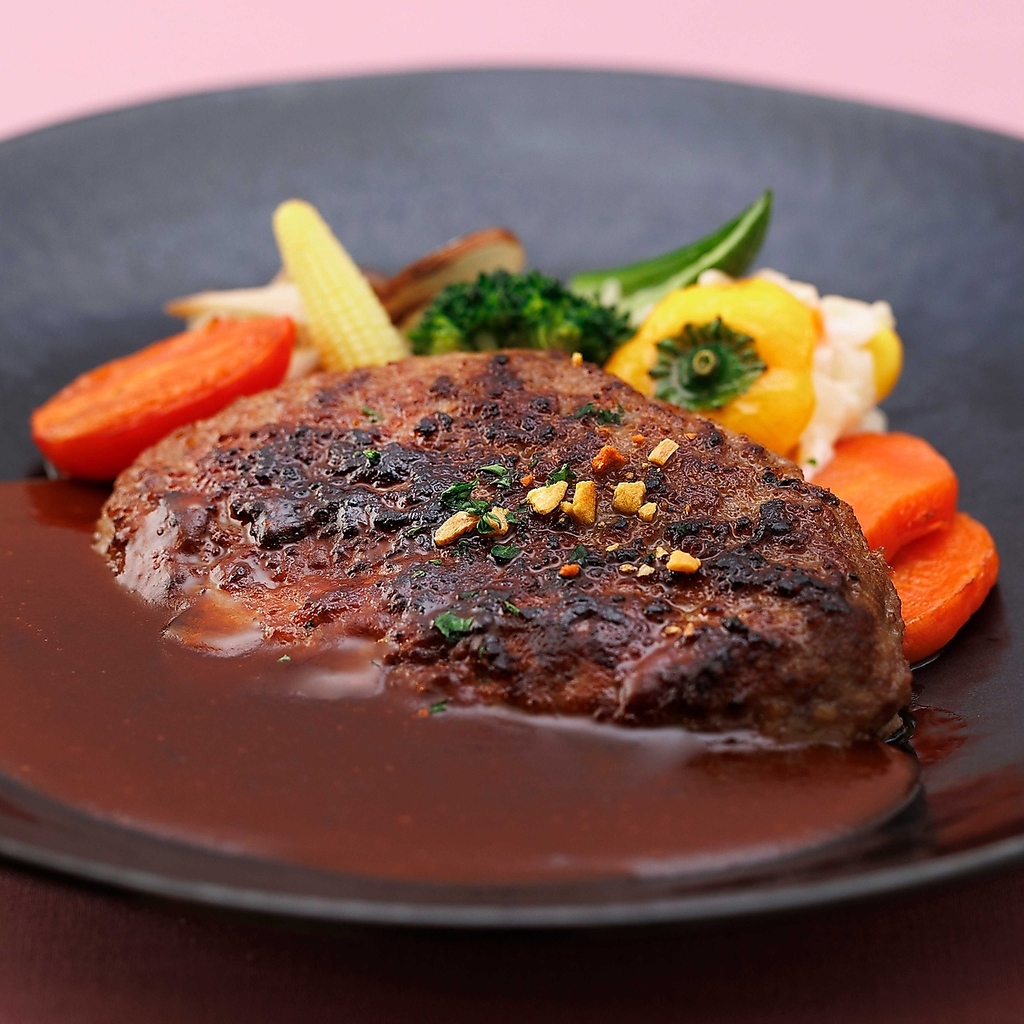 【プレートランチ】ハンバーグ。サラダバー＋スープ＋ワンドリンク　1,500円(税込)