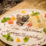 大切な人のお誕生日には、飴細工のついた特別なメッセージプレートを♪(※要事前予約)