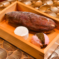 料理メニュー写真 カマンベール・ブルーベリーソース/紅はるか焼き芋/桜餅