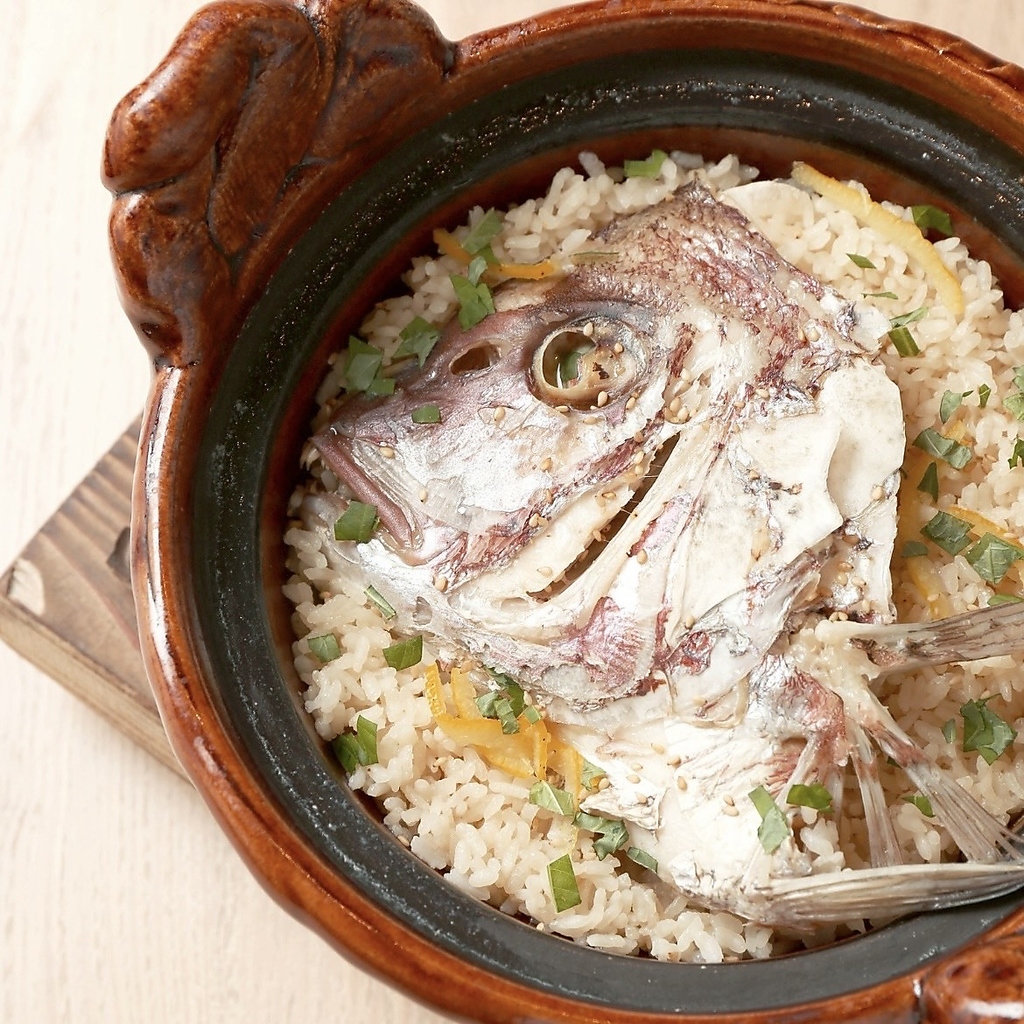 旬の食材を使用した料理長のこだわりの料理をご用意しています。