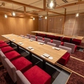 24名様まで可能な個室となっております。忘年会や歓送迎会、家族での行事などにも適したお席でゆっくりお食事が楽しめておすすめです。