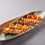 国産の鶏肉を使用した自慢の焼き鳥は1本180円(税抜)～ご用意！キンキンに冷えたビールと一緒にぜひ☆