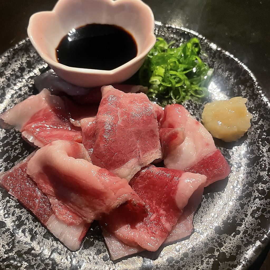 あしらい名物！牛コウネ炙り刺し♪