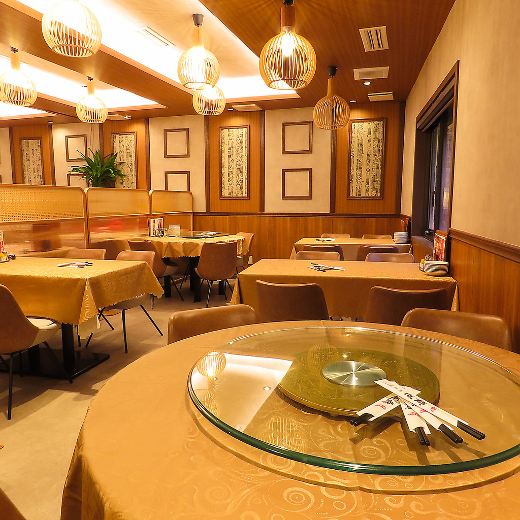 最大100名様まで収容可能な広々とした店内では、本格中華料理をいつでも気軽に味わうことができます
