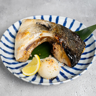 旬の魚を楽しむ逸品料理。刺身や焼魚。