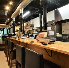 お一人様や少人数でのご利用に最適なカウンター席です♪お仕事帰りのサク飲みや、自分だけの時間をゆっくり過ごしたい時におすすめです！