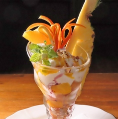 ◎とろけるパンナコッタとフルーツのトロピカルパフェ