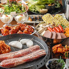 異国情緒たっぷり映え空間 本格韓国料理約80種以上！