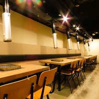 明るく綺麗な、落ち着いた雰囲気の店内でお食事をどうぞ