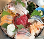 【浜の水産】では厳選し仕入れを行っている新鮮な魚介類をご提供！お刺身や焼き物、お寿司などで…♪