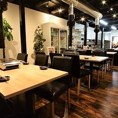 着席時30名様まで収容可能な広々とした空間で、貸切利用が可能です♪気の合う仲間や会社の同僚と、貸切ならではの特別な空間で思い出に残るひとときをお過ごしください。