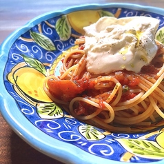 淡路島産ブッラータチーズのトマトソーススパゲッティ