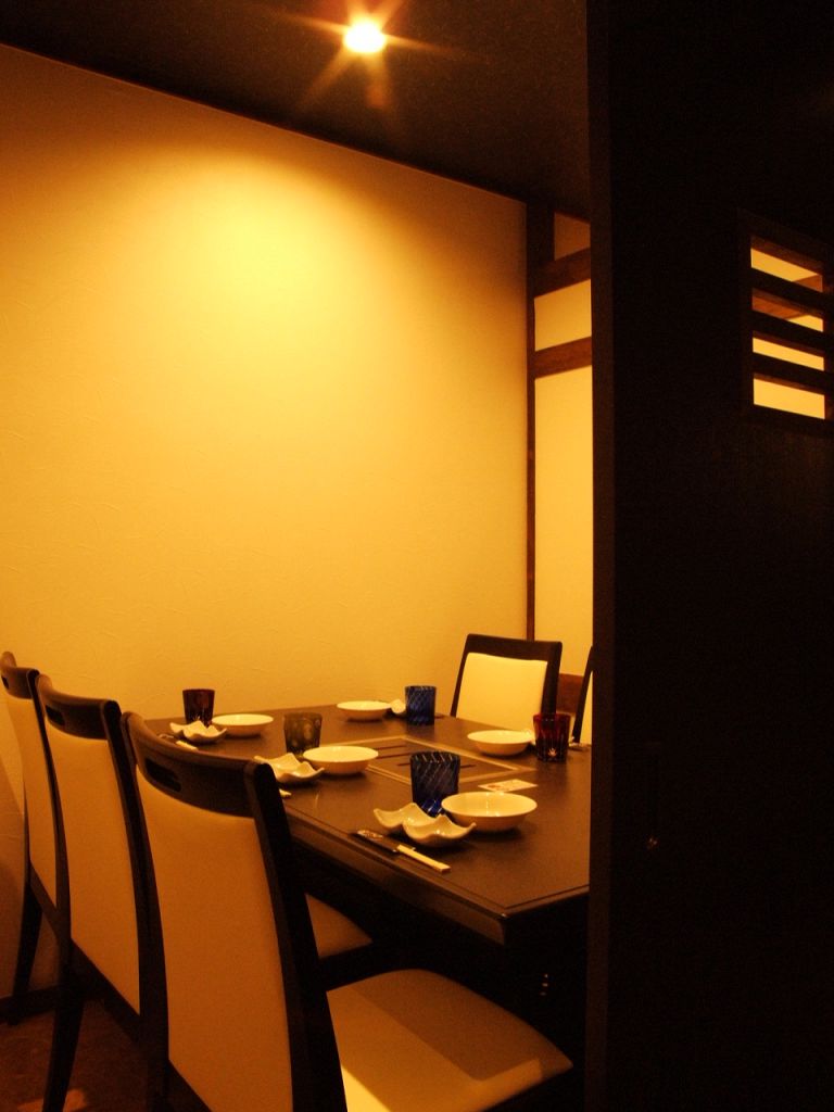 完全個室ご用意。4名様、6名様、10名様用の個室ご用意できます!!会社接待など大切なお食事に。