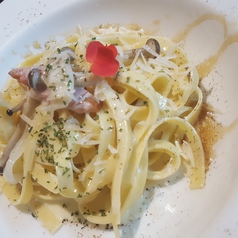 キノコとベーコンのクリームパスタ