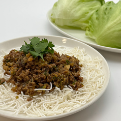 ミンチのレタス包み／揚げワンタンの甘酢あんかけ