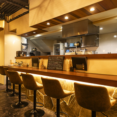 気軽なお一人様の朝食やランチ、サク飲みはもちろん気心知れた相手との語らいの場にもぴったり！