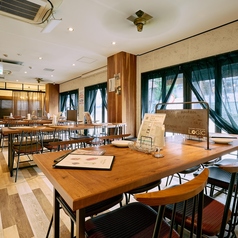 B-floor【店内オープン席】少人数、団体様(4名様～16名様前後)での宴会可能なちょっとした空間。広めの席間隔でゆったりとお過ごしいただけます。