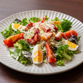 料理メニュー写真&nbsp;厚切りベーコンと卵のシーザーサラダ